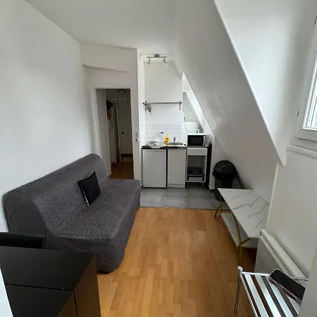 Appartement Beautiful Nearby Champs Elysees Parijs